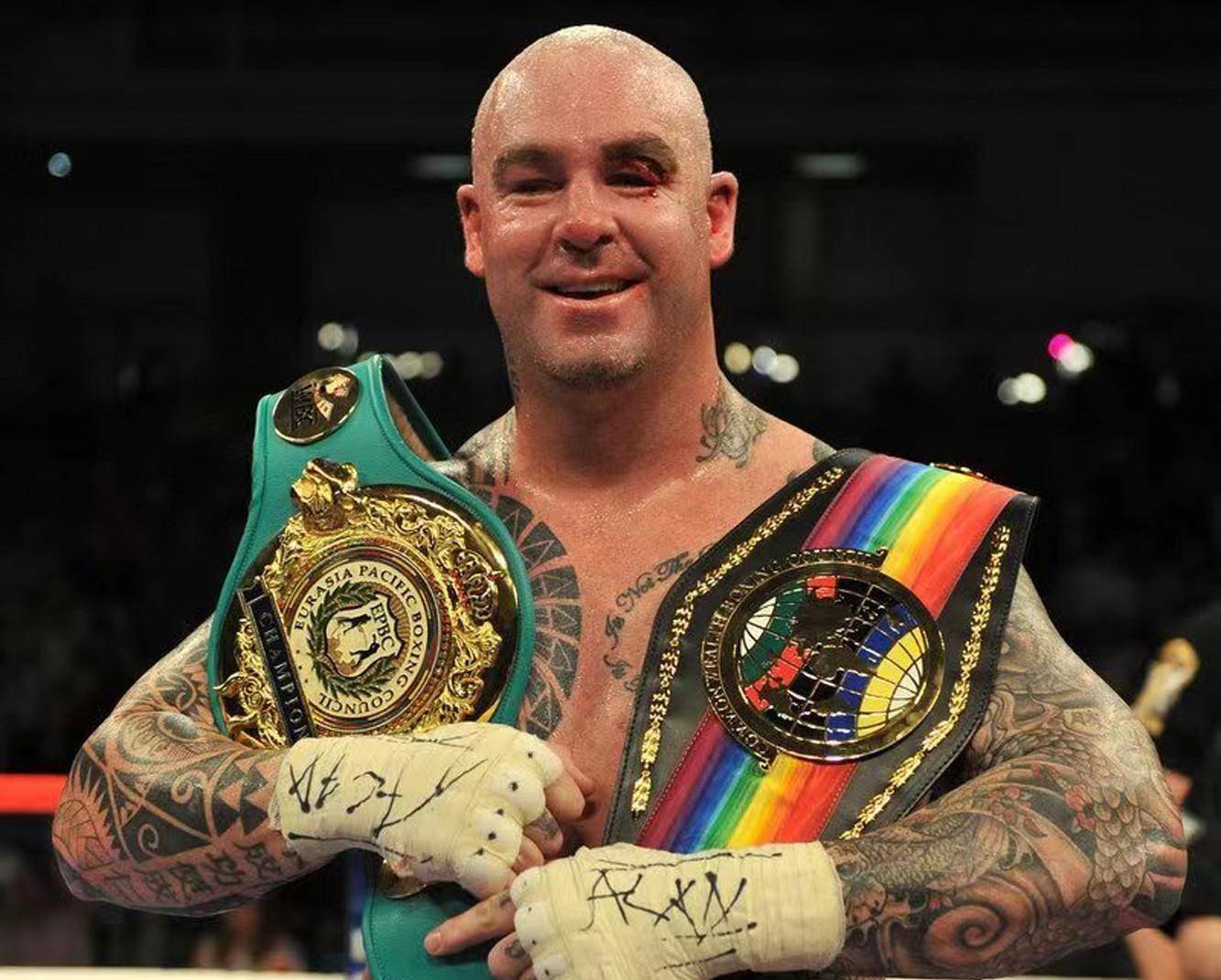 44岁前世界重量级拳王本周复出,对峙比自己年轻20岁的拳坛新秀_布朗