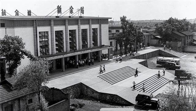 一台挖掘机拆掉一座铁路桥,记94年2116次列车颠覆重大事故_车厢_广州