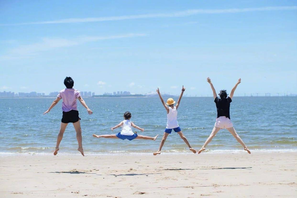 孙俪晒娃秀幸福,9岁小花好优秀,弹奏钢琴《凤凰于飞》毫无压力_女儿