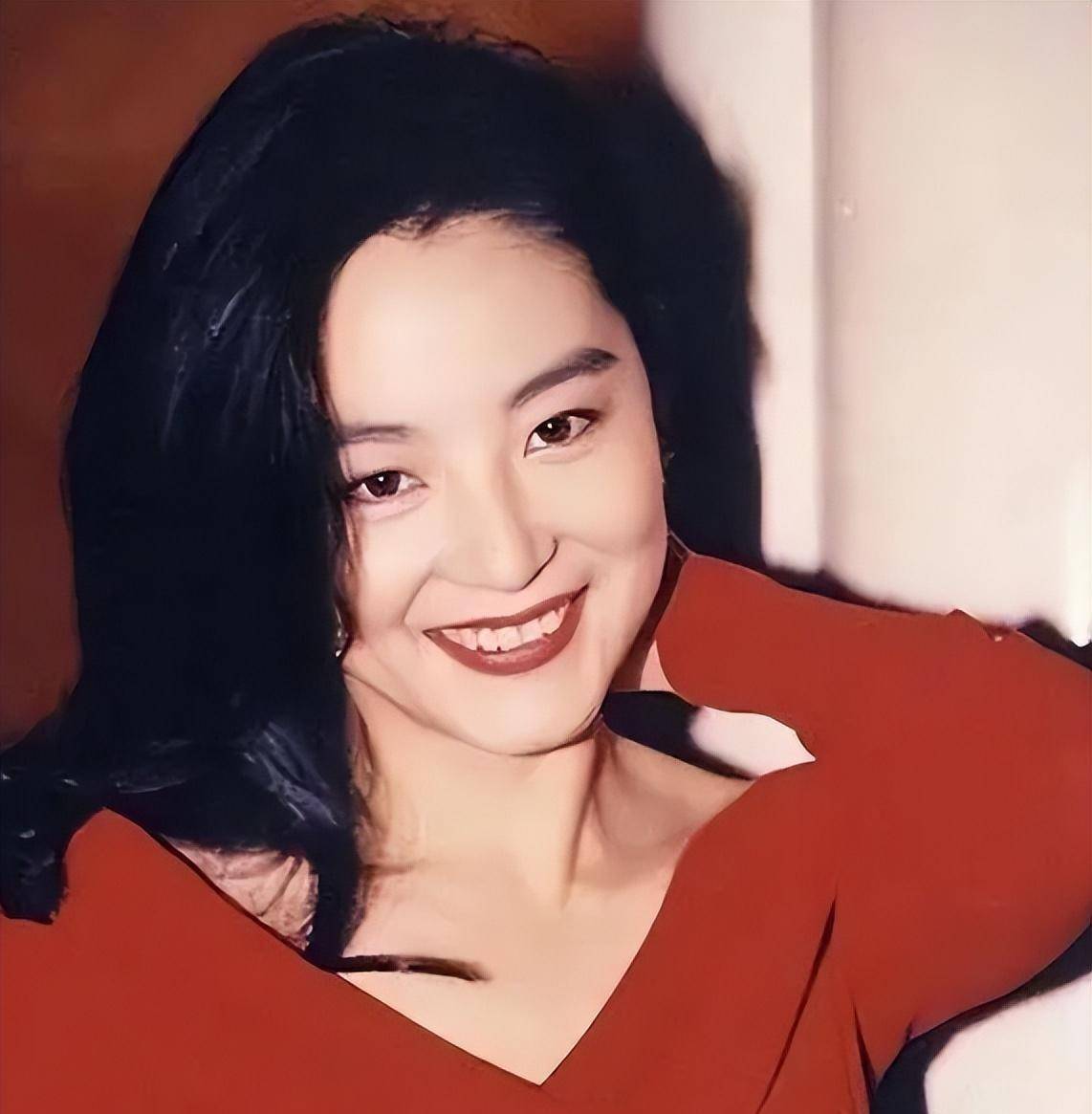 甄妮自曝光曾与老公傅声以及林青霞三人同床过夜 !_故事_情感_友谊