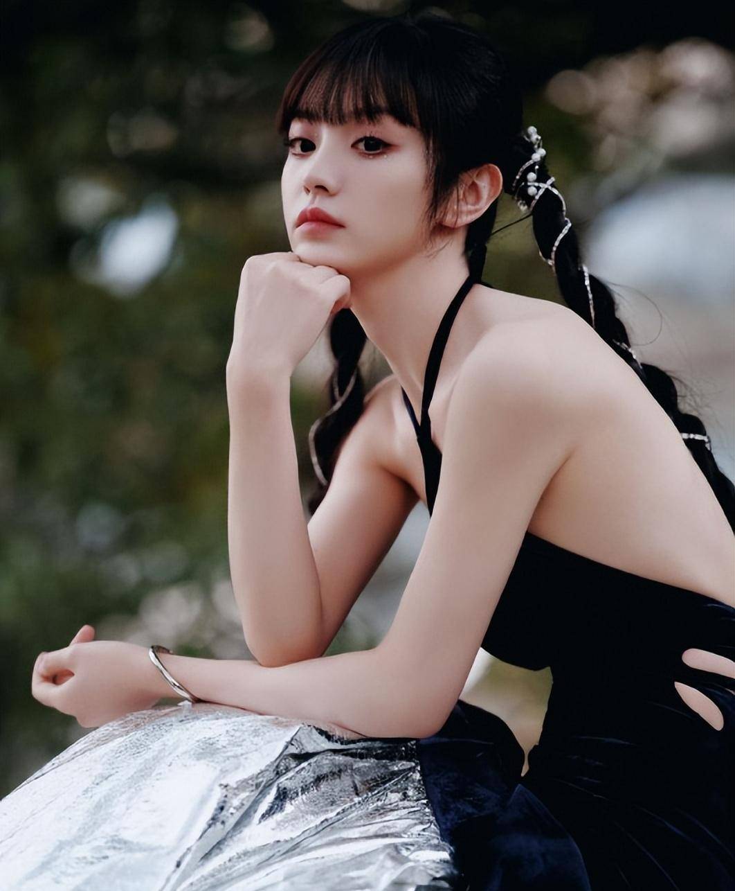 网曝田曦薇或将出演《陷入热恋的我们》,男主是校园男神陈哲远_合作