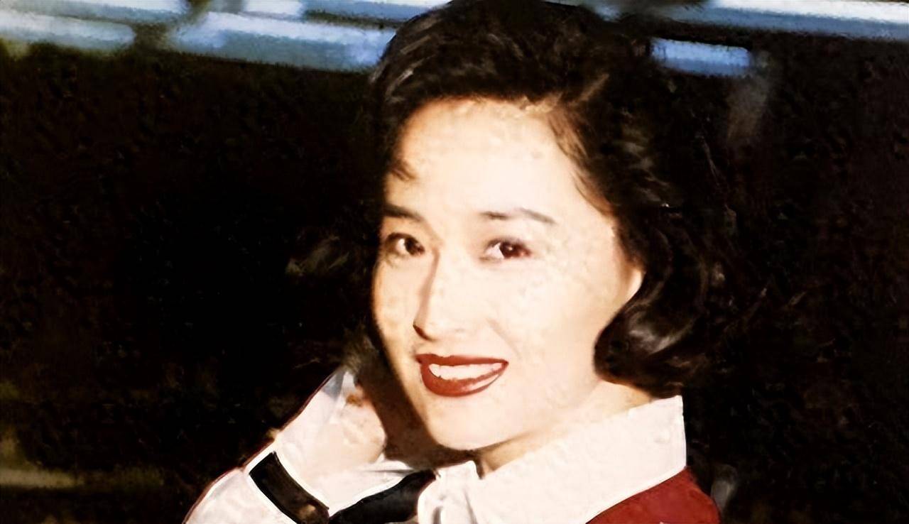 "香港第一美女"于莉:为何会突然之间退出港圈,并单身至今?