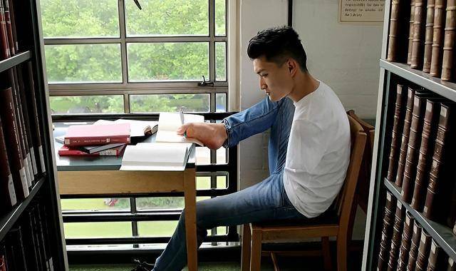 他身患残疾,却一路逆袭成为人生赢家,杨孟衡是如何做到的_梦想_父母