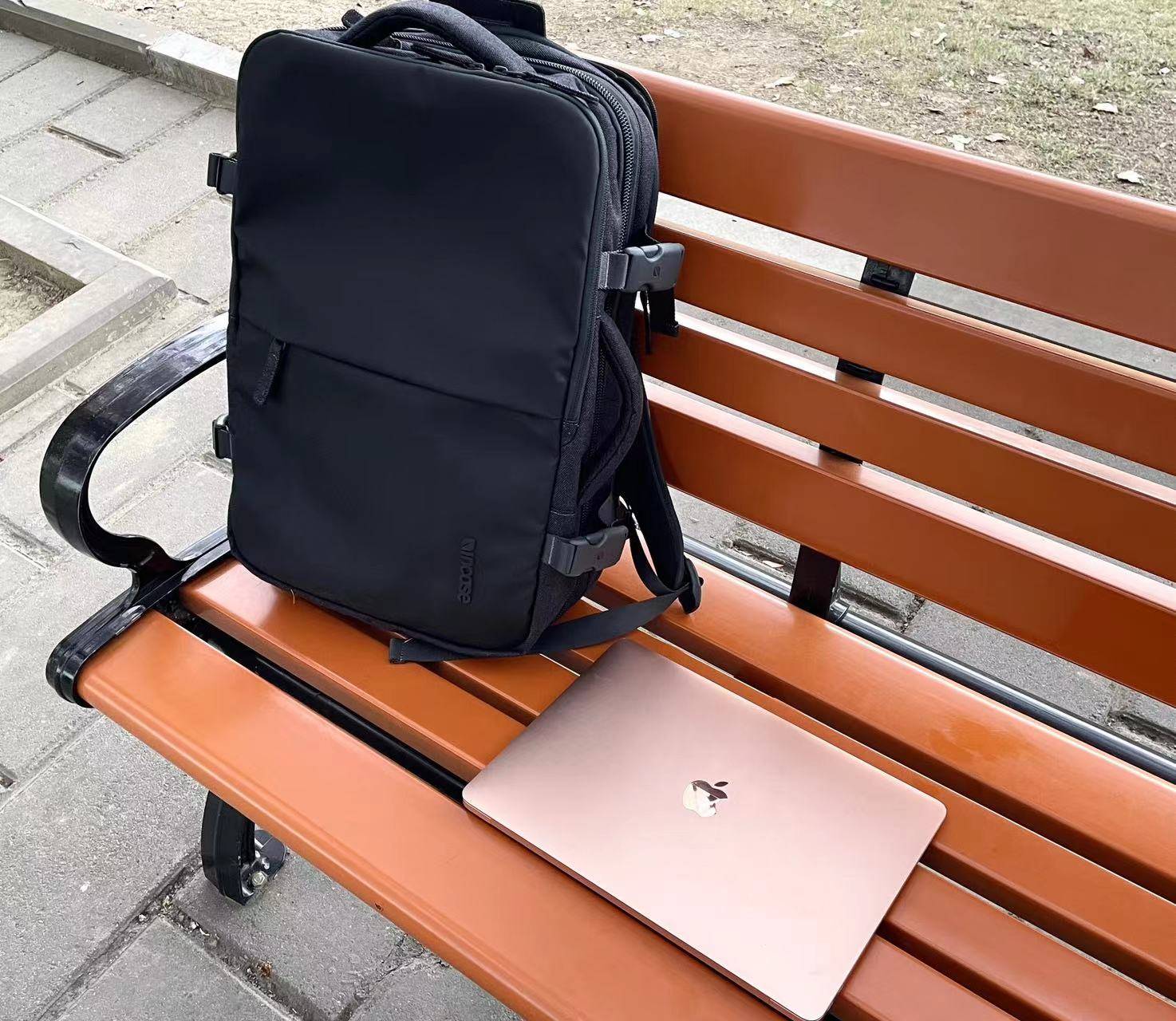 背上它海和天空，提起它商业精英；全能型的背包，谁人不爱呢