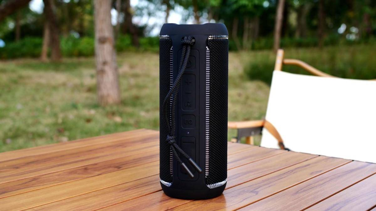 露营好物:雷登X30户外便携蓝牙音箱,澎湃重低音,RGB炫彩灯效