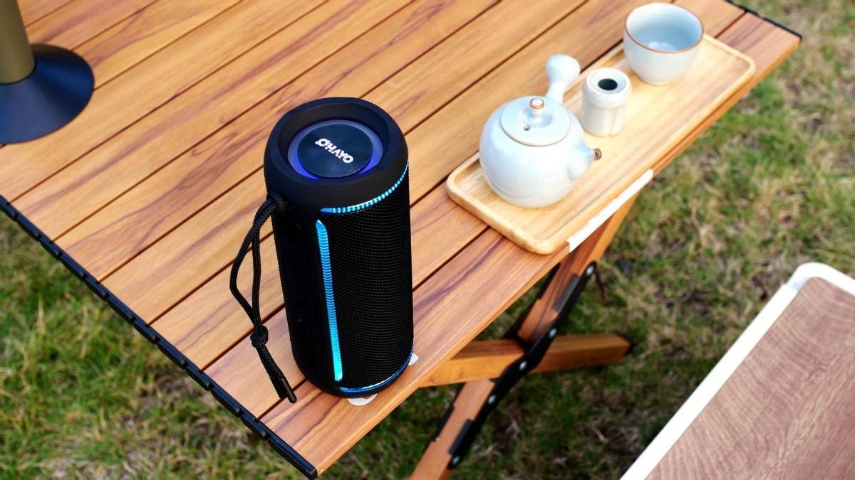 露营好物:雷登X30户外便携蓝牙音箱,澎湃重低音,RGB炫彩灯效