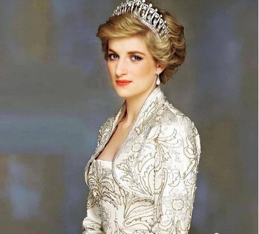 英伦玫瑰的时尚魅力无与伦比,黛安娜王妃的衣服太酷了!
