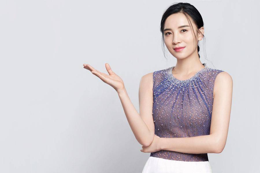 曾与5婚导演在一起,多年来桃花不断,43岁的小宋佳还在等什么?