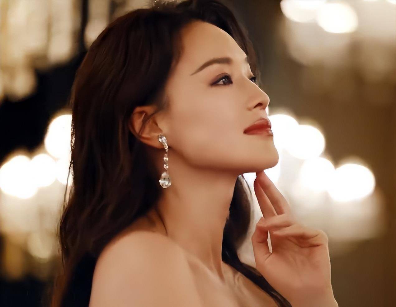 当国内娱乐圈的明星们在各种红毯上争奇斗艳,被全网诟病的时候,我总能