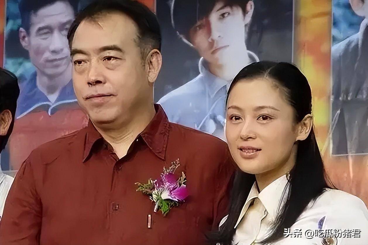可正当她大红大紫的时候,却在28岁突然嫁给知名导演陈凯歌,陈凯歌当时