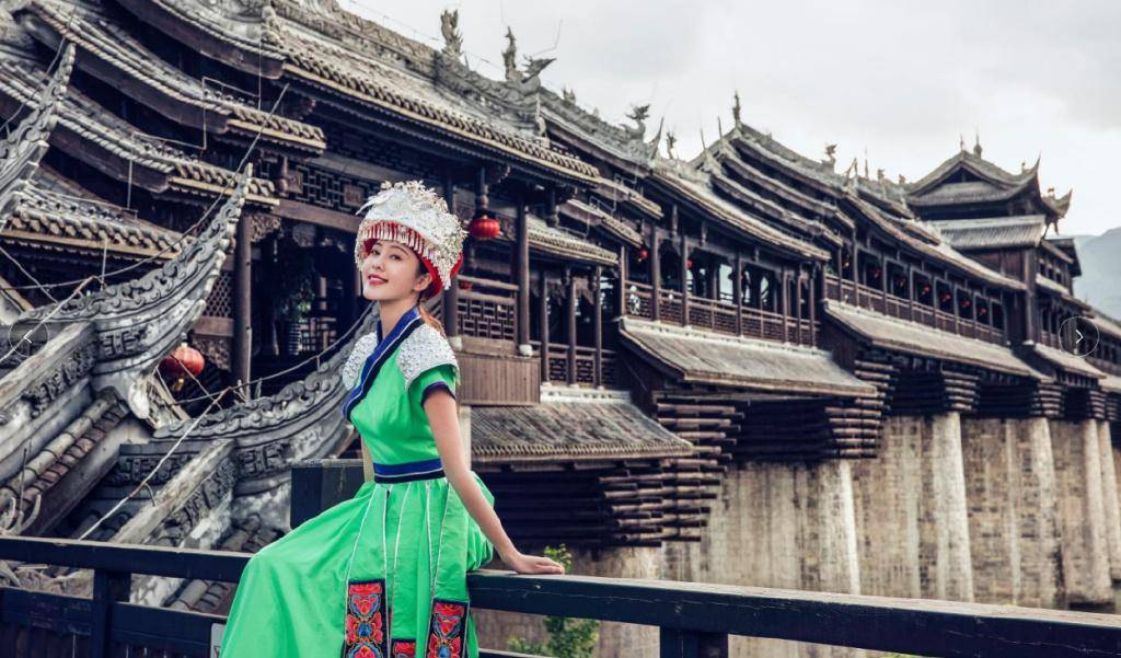 蒲花河的不二选择从镇上拾级而下,来到江边只见廊桥卓立于阿蓬江上