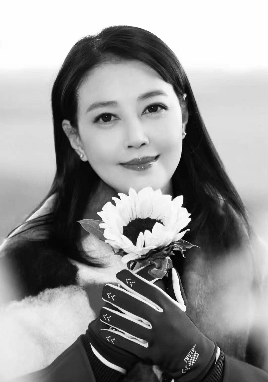 演员周海媚因医治无效去世,香消玉殒,曾不后悔衰老但会向前看_人生_网