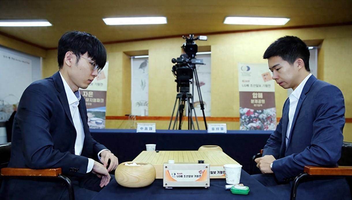 11围棋赛事:lg杯8强战辜梓豪不敌申真谞,王星昊