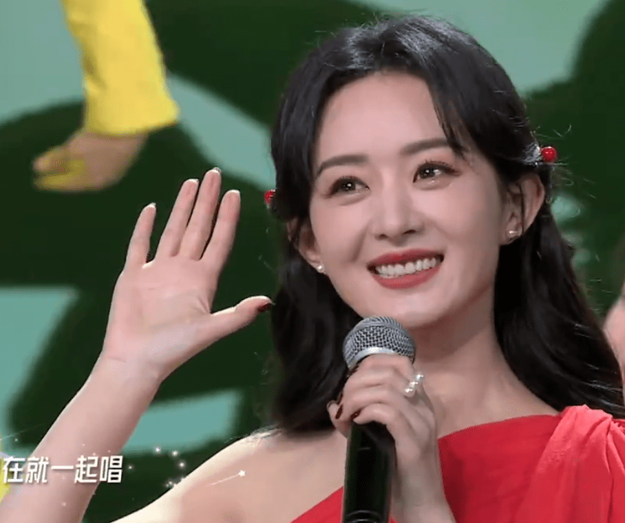 杨幂赵丽颖同台演出,幂姐落了下风,面容沧桑略显疲倦,冷艳骨感_关晓彤