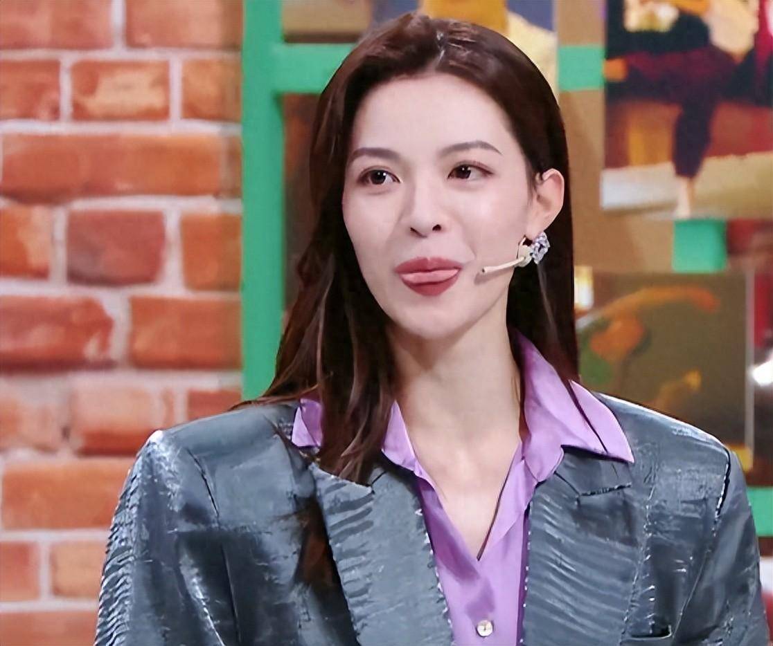 舞蹈为主线,请到了《芳华》的两位主角钟楚曦苗苗,曾经是偶像的吴宣仪