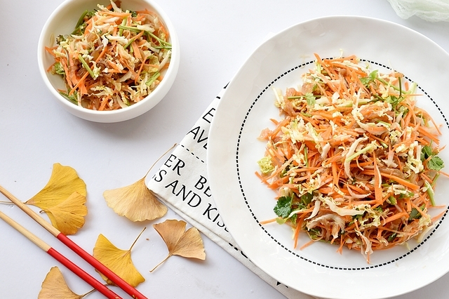 冬天，一定要多吃这个凉拌菜，降血压，还能清热化痰，爽脆！(图1)