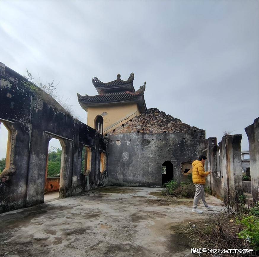 兴宁市黄陂镇被人遗弃的宫殿式建筑,杂草丛生的兴宁运河管理处_径口