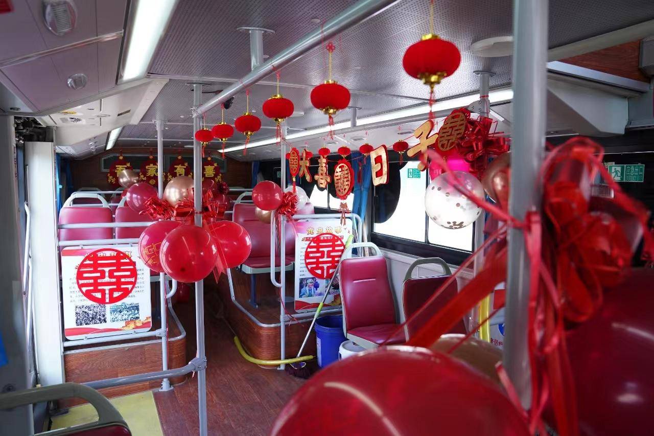 商丘公交婚车"浪漫来袭"_新人_服务_装饰