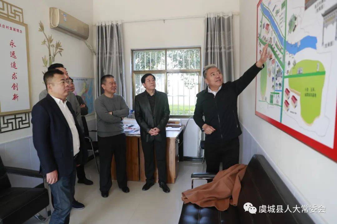 副主任张百海与考察团一起到刘店乡张庄村,芒种桥乡蜗牛小镇,闻集乡郭