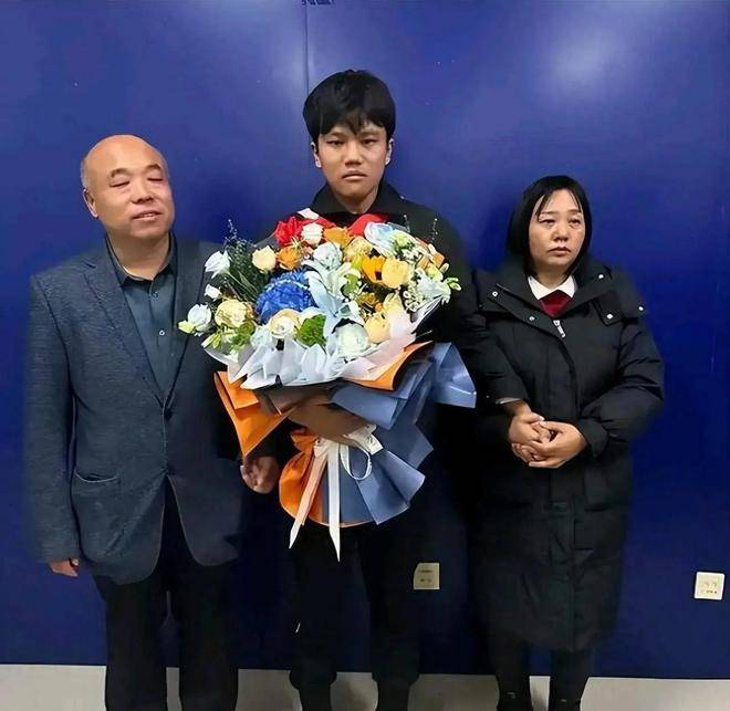 就在近日,继郭刚堂之后,河北富豪谢克峰寻找儿子的消息也引发了不少