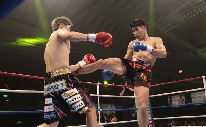 分别是在3月于第四回合tko了"金童"江通猜,以及在7月tko乔丹·皮克