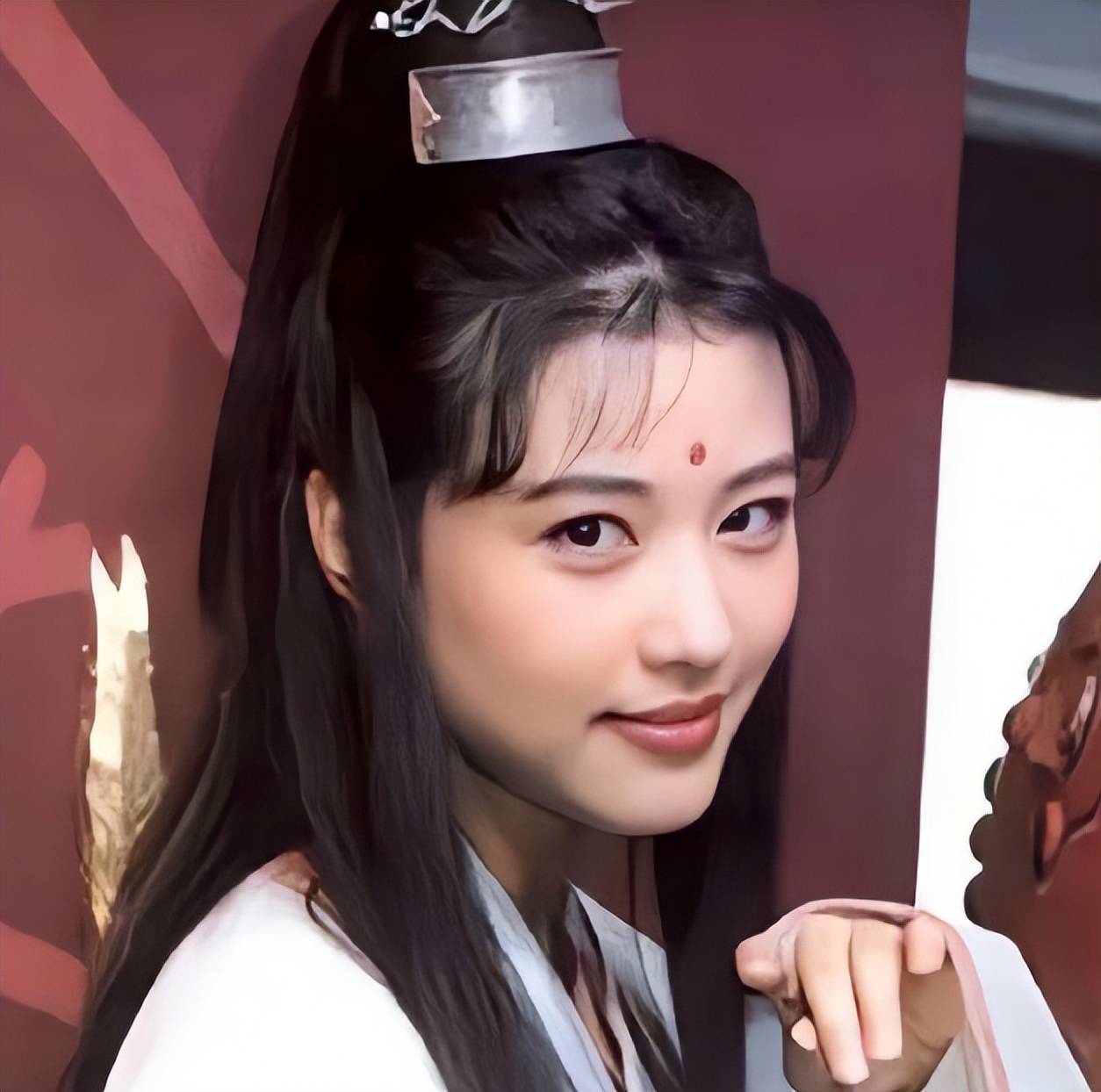 年轻时的周海媚出演过很多影视作品,其中很多都是经典.