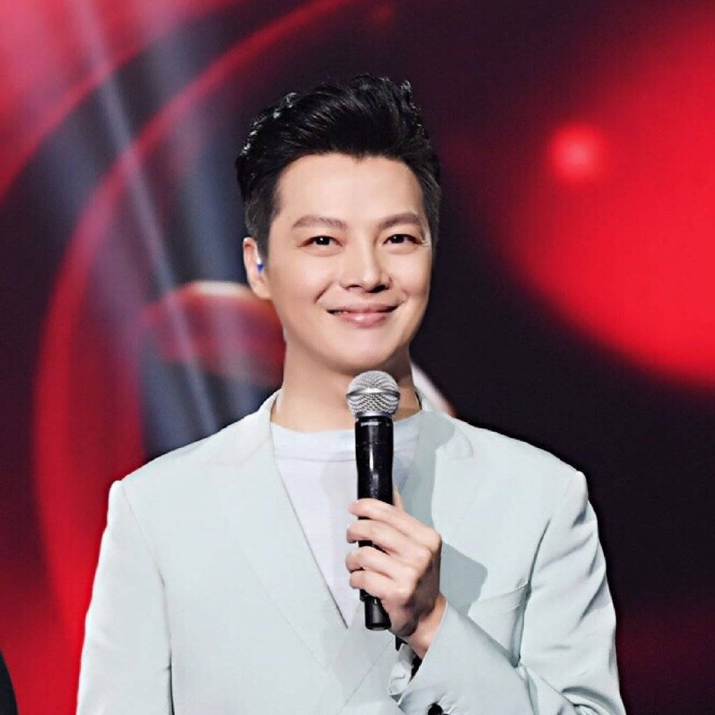 主持人大赛:杨旭一黑到底成赢家,被爆拿下总冠军,和任鲁豫一样天生