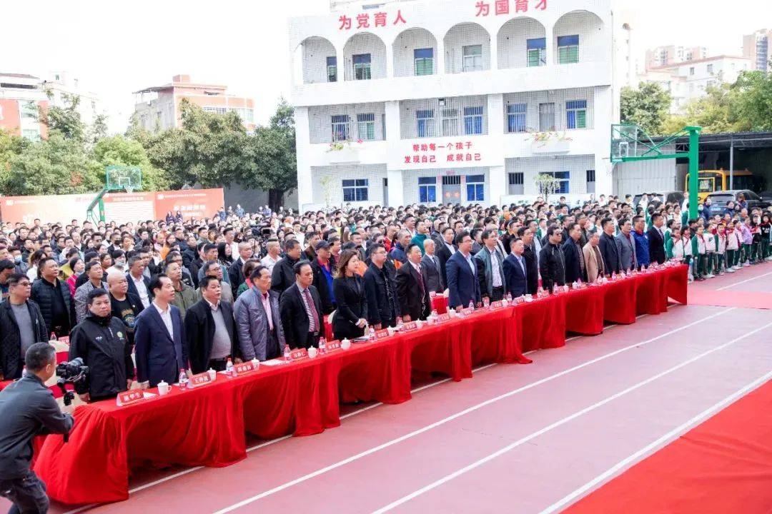 12月2日上午,石狮市自然门学校办学三十五周年教育成果展在学校广场