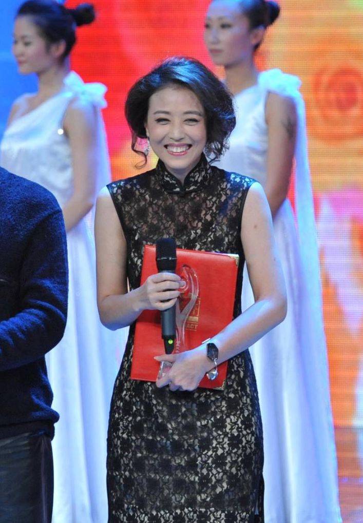 周海媚生前热衷公益活动 曾获评"年度慈善明星"_社会_北京_爱心