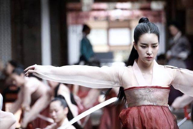 古韩国的女医生不仅要照顾病人,还要跳舞和给皇帝侍寝,命运悲惨_燕山