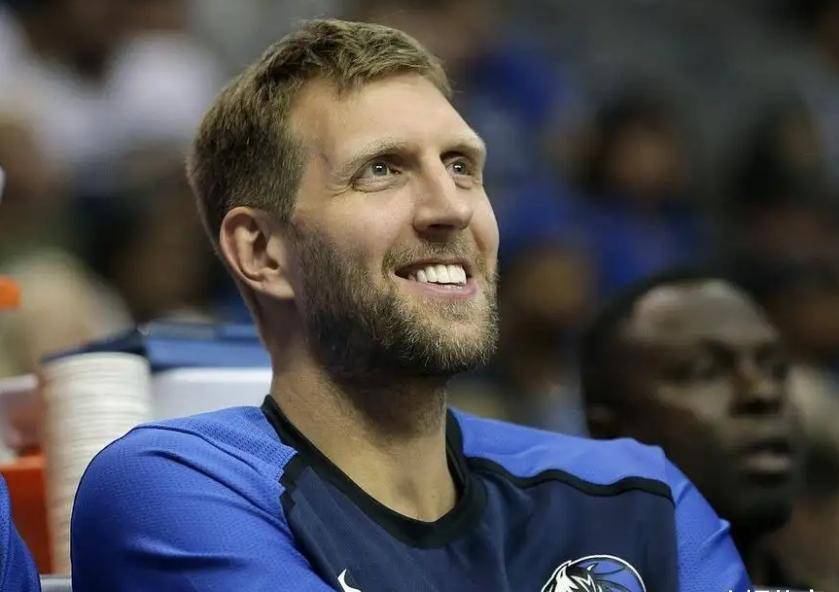 白人球员,拥有出色的身体素质和篮球天赋,他曾经在nba效力了20个赛季