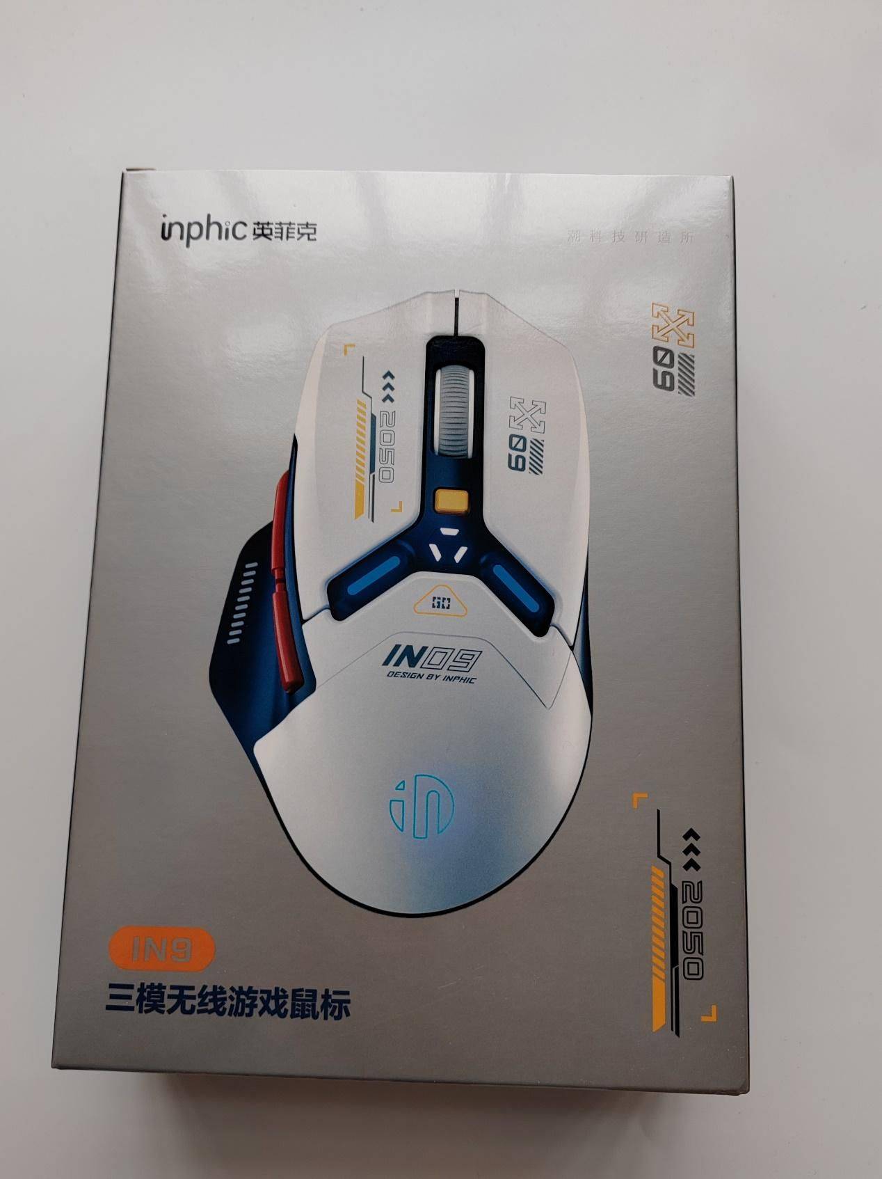 英菲克IN9鼠标：99元科幻风机甲设计，让你的游戏世界更精彩！