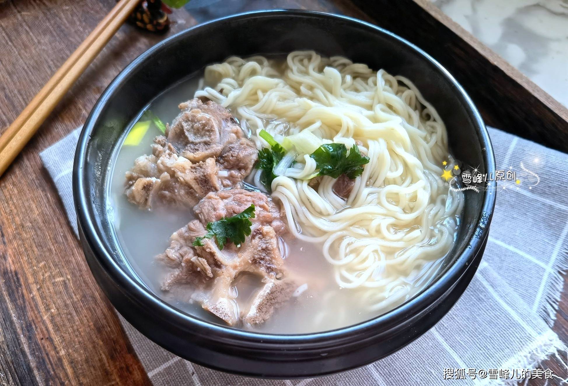 降温了,早餐来一碗羊蝎子面暖身暖胃不怕冷,老人孩子都爱吃,真香啊!