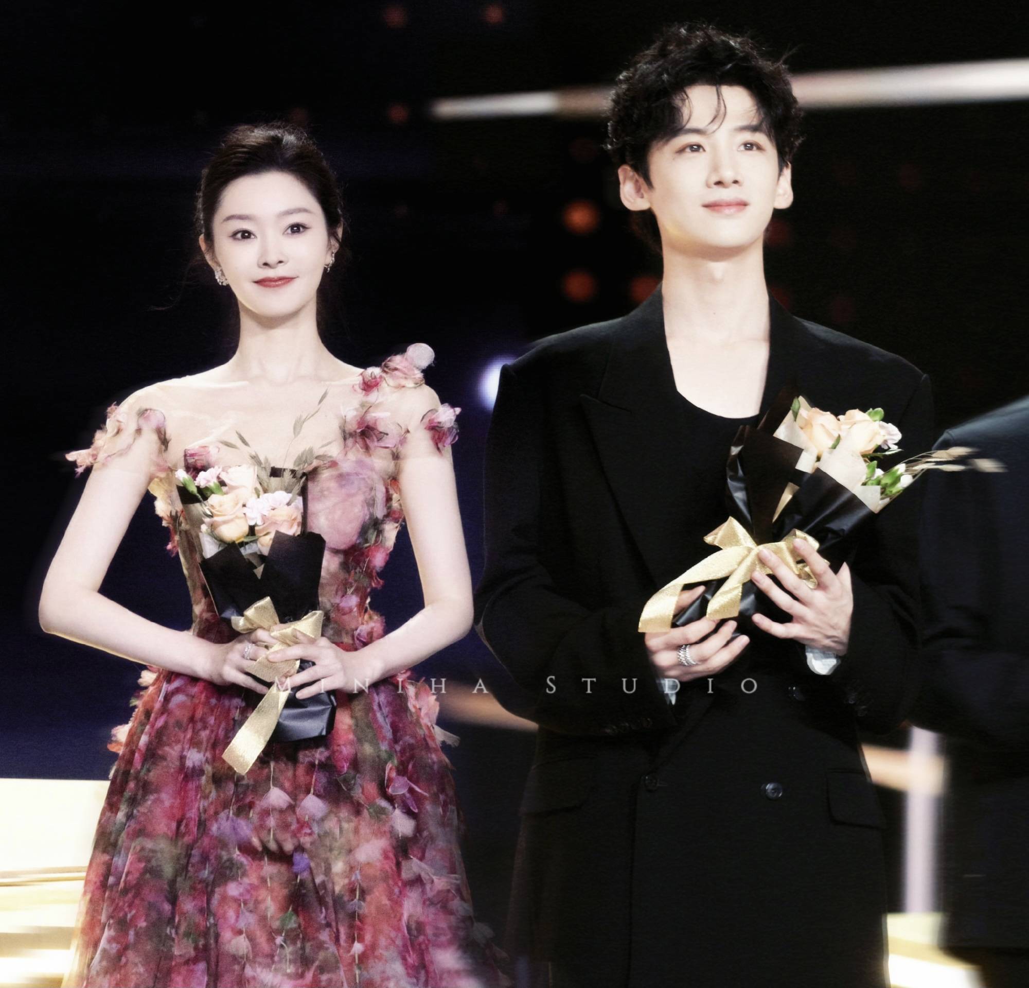 狗仔曝料 白敬亭宋轶恋爱细节_消息_恋情_网友