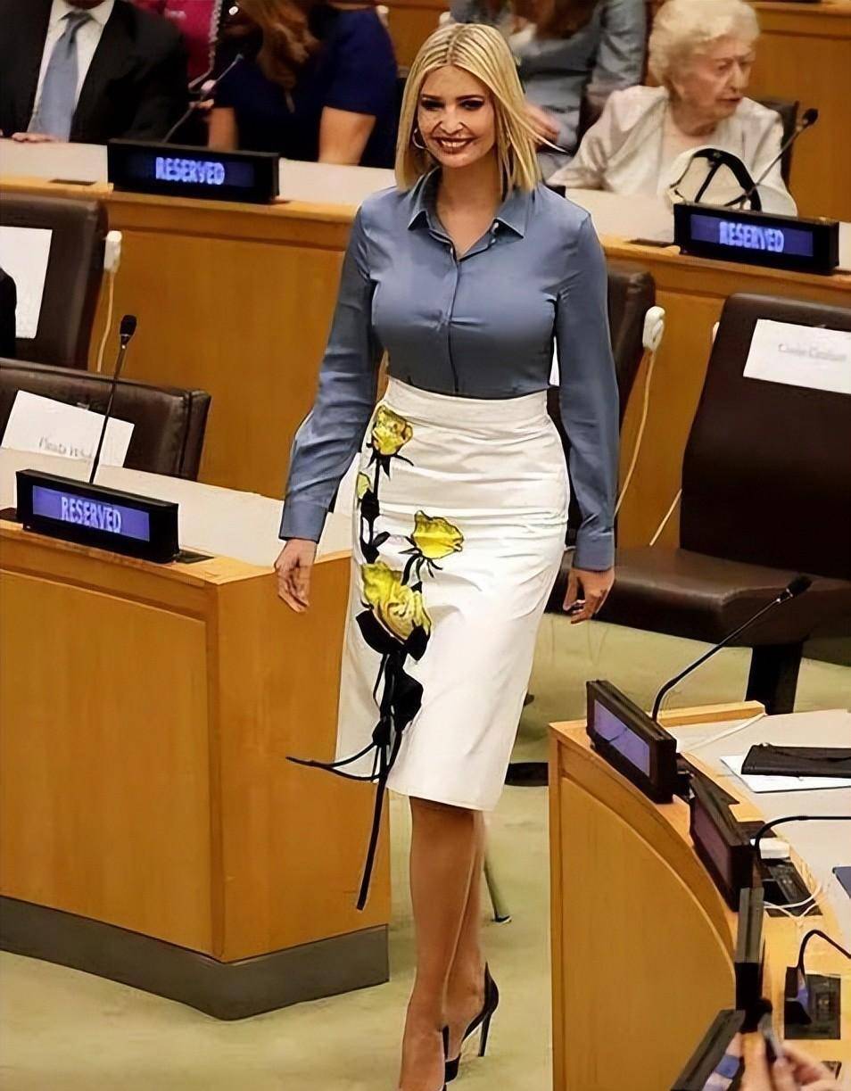 42岁伊万卡又瘦又美,老公也依旧帅气,3个孩子遗传他们的高颜值_伊凡娜