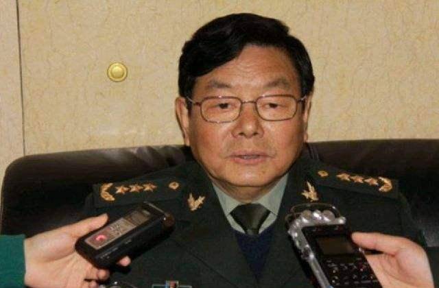 1992年劉鎮武任42軍軍長,他的搭檔也不簡單,已擔任7年軍政委_雷鳴球