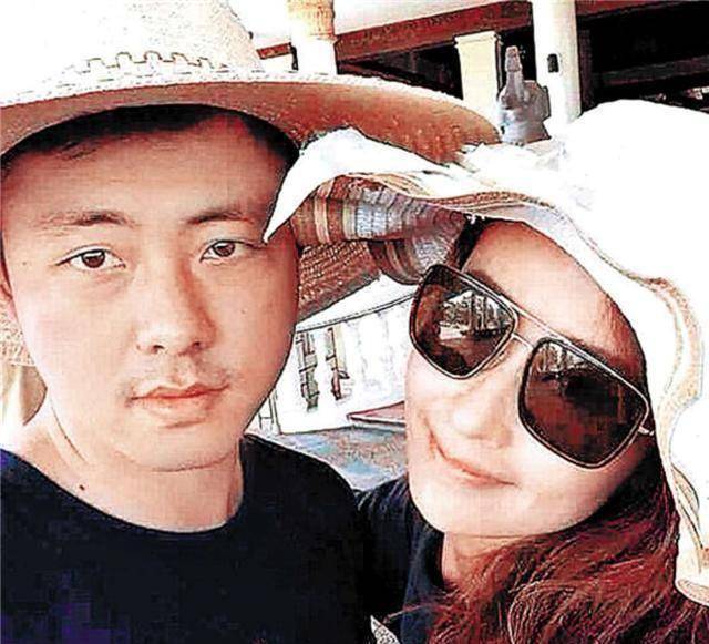"小马仔"出身的纪晓波,在美国盖皇宫,女星为他生4子还没名分