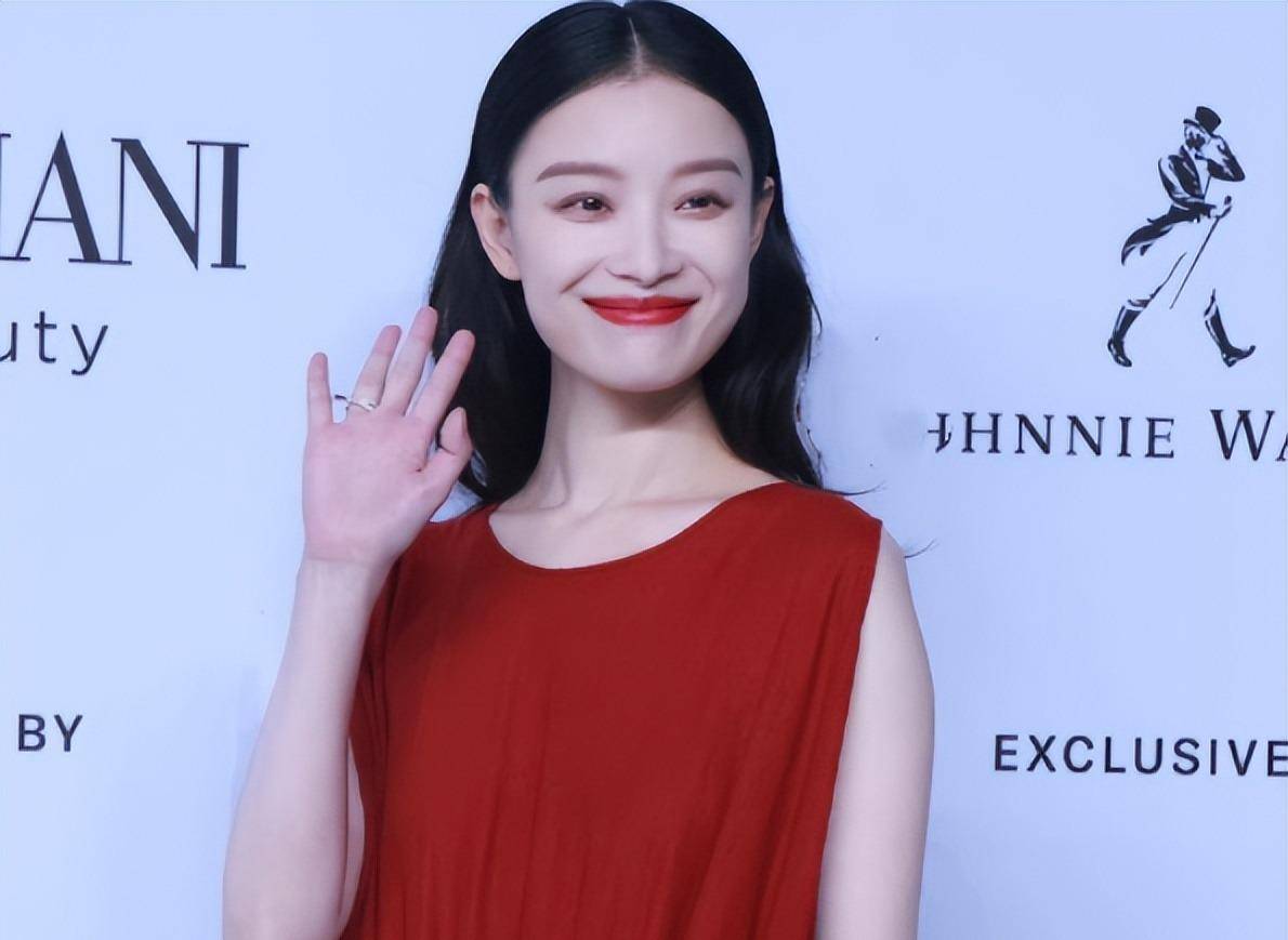 gq盛典:当35岁倪妮和37岁杨幂同框比美,谁扛不住死亡妆造谁尴尬_明星