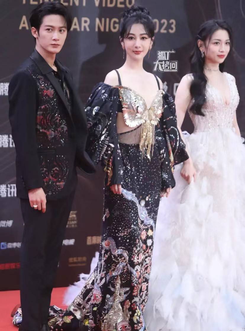 星光大赏众星云集,造型引人注目,杨紫迪丽热巴又被比较_活动_价值观