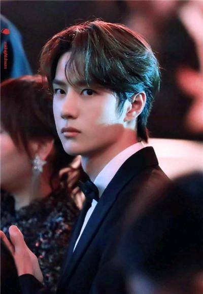 肖战稳居第一,蔡徐坤排名意外_人气_王一博_榜单