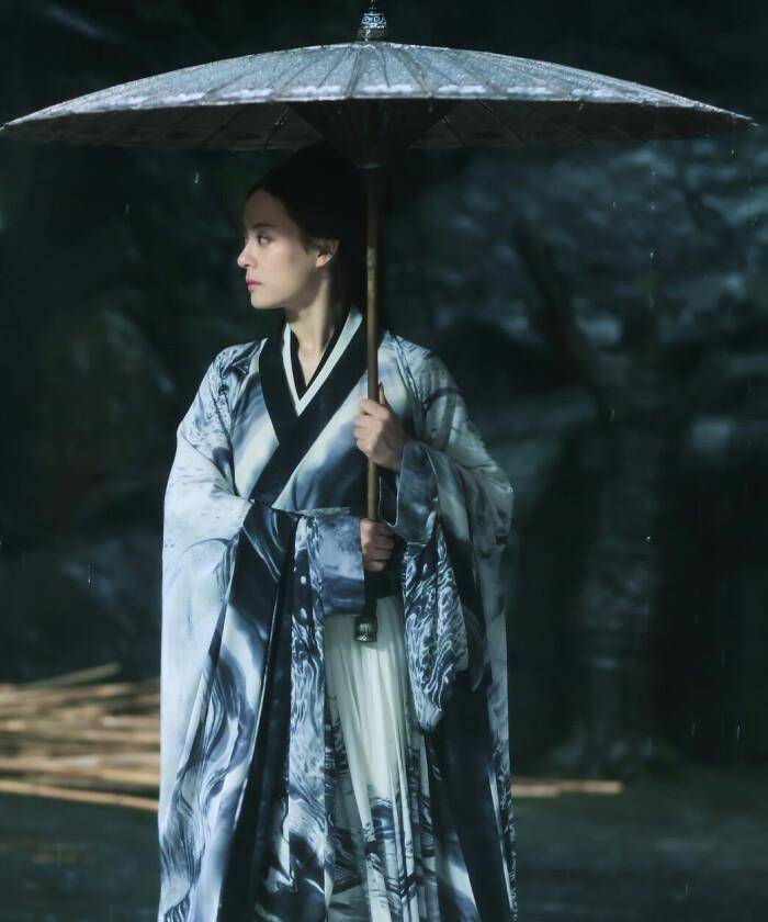 "娘娘"孙俪不仅自己保持身材,还帮经纪人瘦了70斤:漂亮很容易_郭思