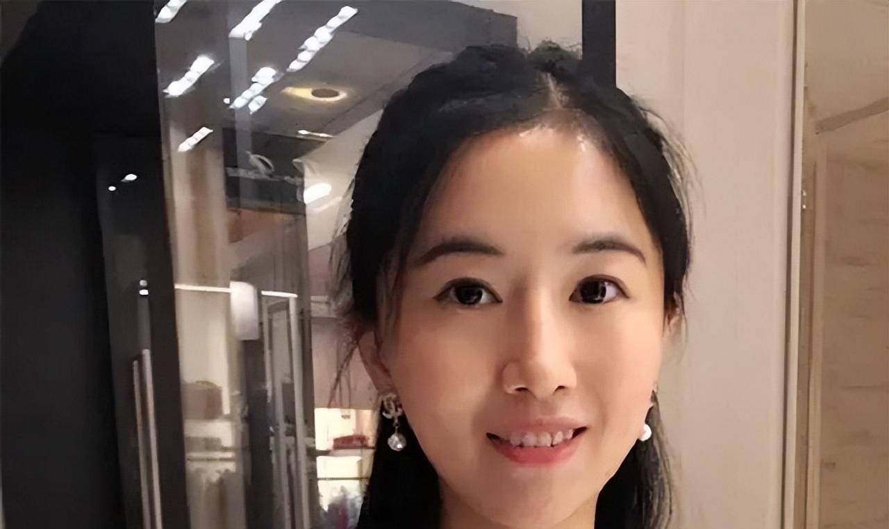 "毒妻"翟欣欣:离婚后卷走300万别墅,还要索赔1000万逼死前夫_苏享茂