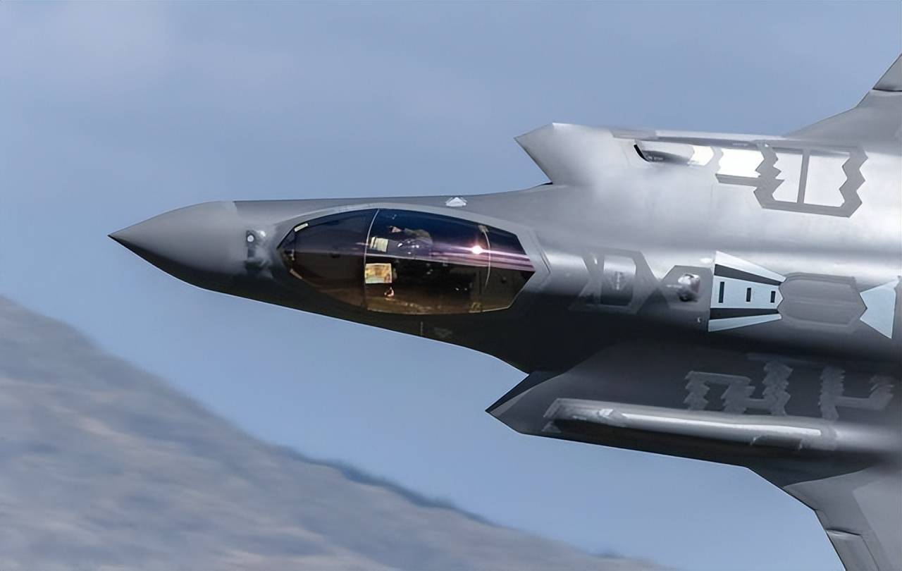 在歼20阴影下的日本f35,到底有多憋屈?_方面_隐身战斗机_问题