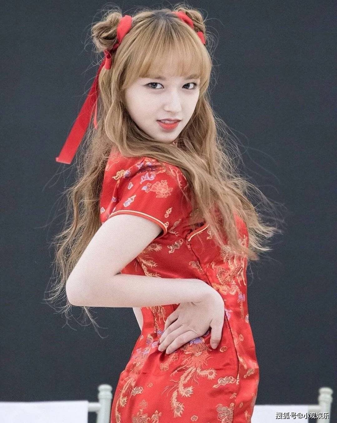 "人间芭比"程潇,建模脸美艳动人,穿泳装度假:不愧被誉为"奶潇"_魅力