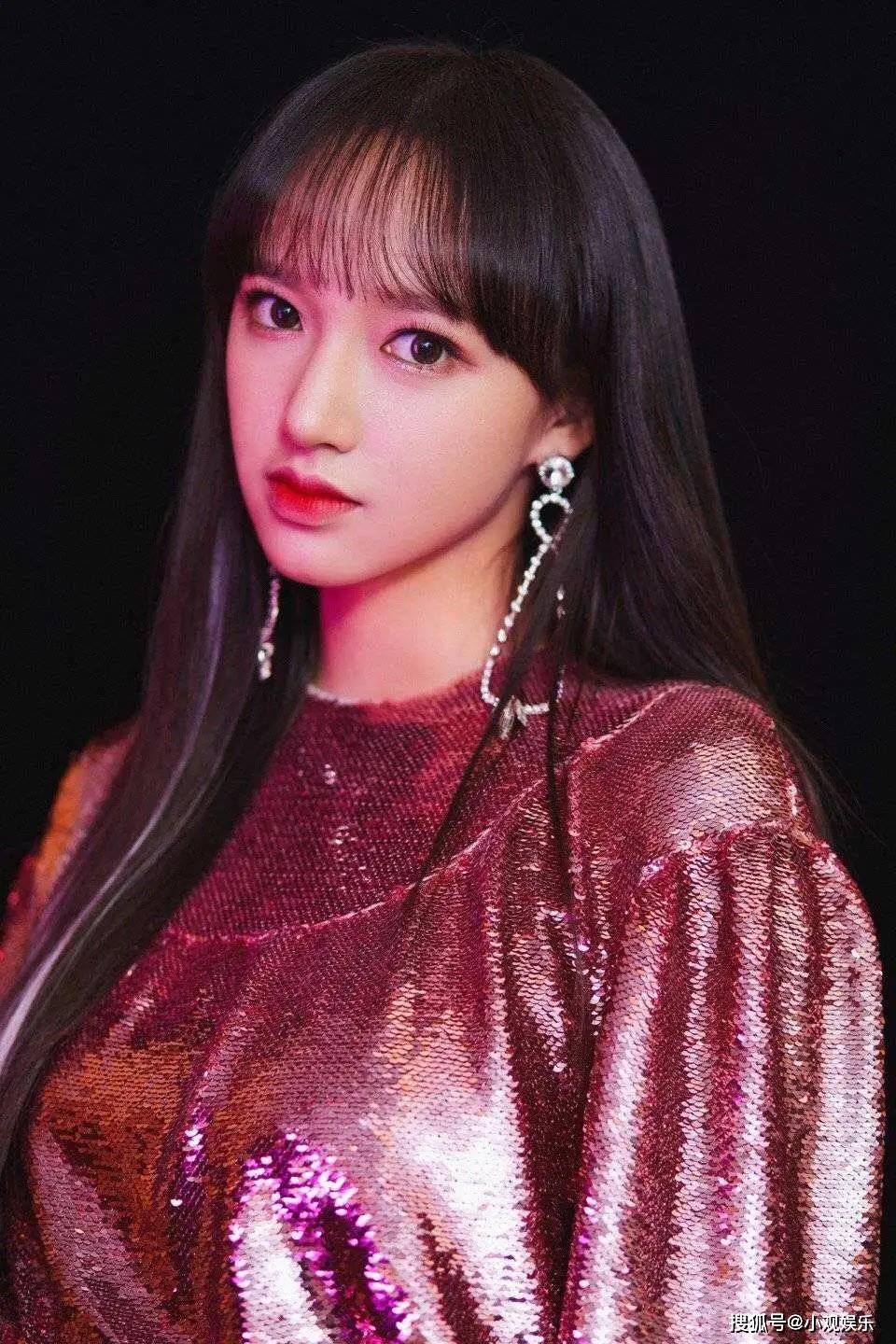 "人间芭比"程潇,建模脸美艳动人,穿泳装度假:不愧被誉为"奶潇"_魅力