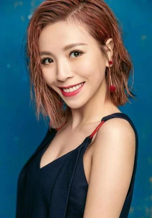 《歌手黄雅莉怀孕啦!