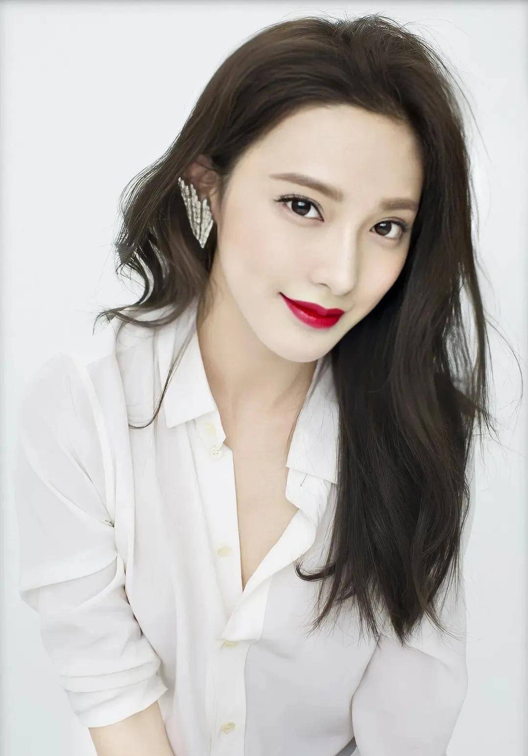 《画眉》彭小苒:主持人出身,凭《东宫》出圈,33岁演技堪忧还被嘲整容