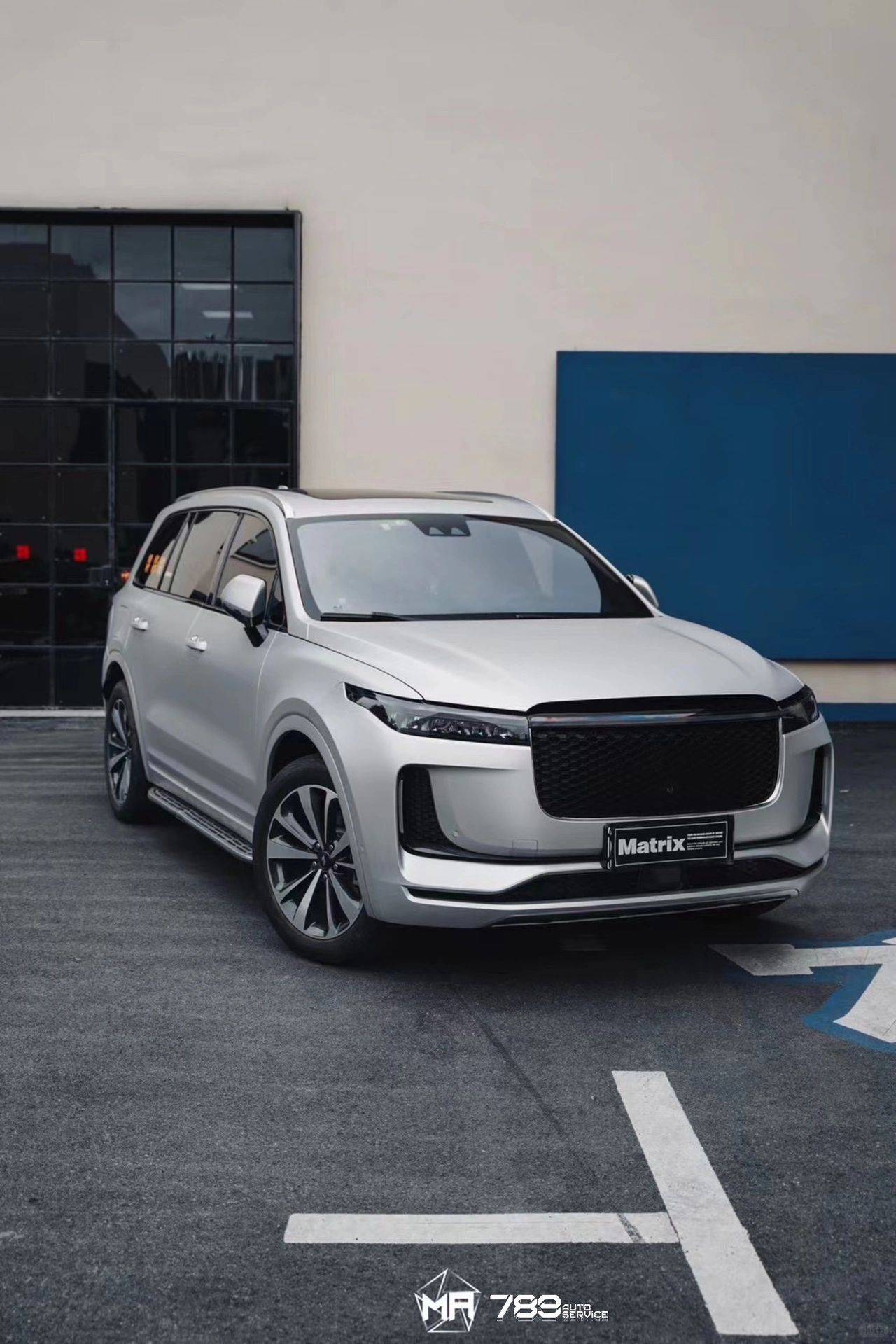 理想one矩阵改色膜消光铝水银,金属科技感回头率拉满_质感_线条_极致