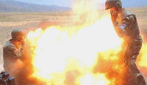 重复装弹出事故,炮兵连放两枚炮弹让迫击炮炸膛_炮手_比赛_惨剧