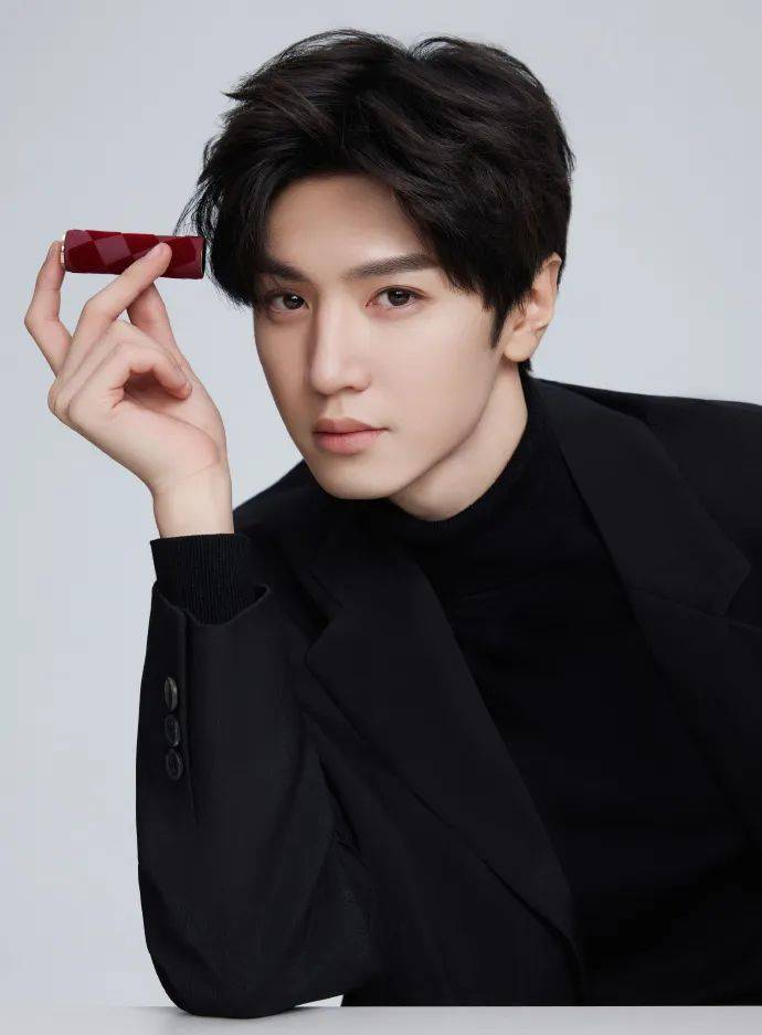 李昂昂的朋友圈 - 周迅杨幂温婉明媚,杨洋龚俊帅气营业_造型_小时